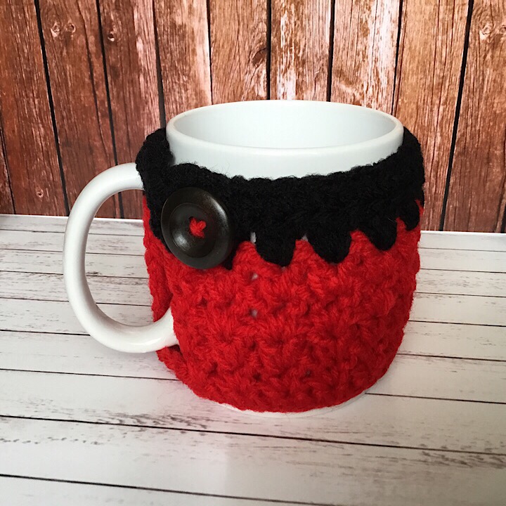 Miranda's Mug Cozy in Red & Black