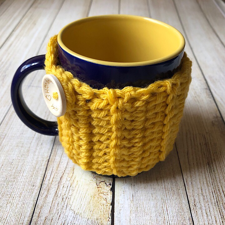 Haniyyah's Mug Cozy in Gold