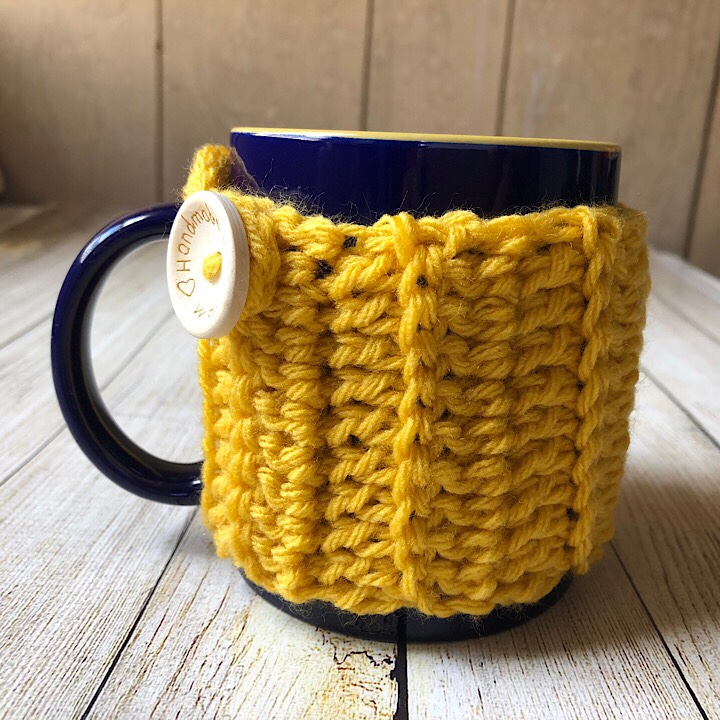 Haniyyah's Mug Cozy in Gold