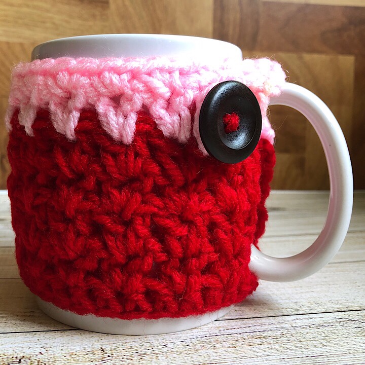 Miranda's Mug Cozy in Red & Pink
