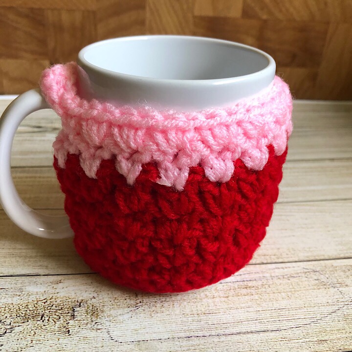 Miranda's Mug Cozy in Red & Pink