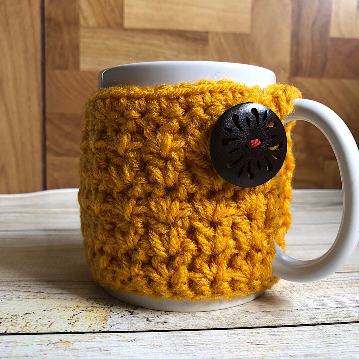 Miranda's Mug Cozy in Gold