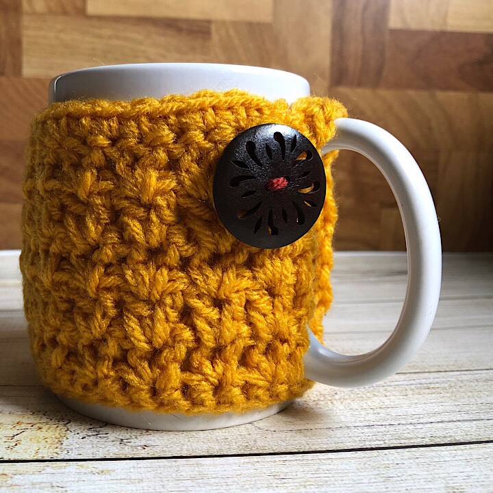 Miranda's Mug Cozy in Gold