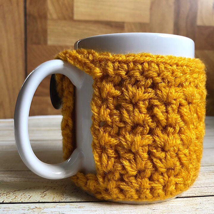 Miranda's Mug Cozy in Gold