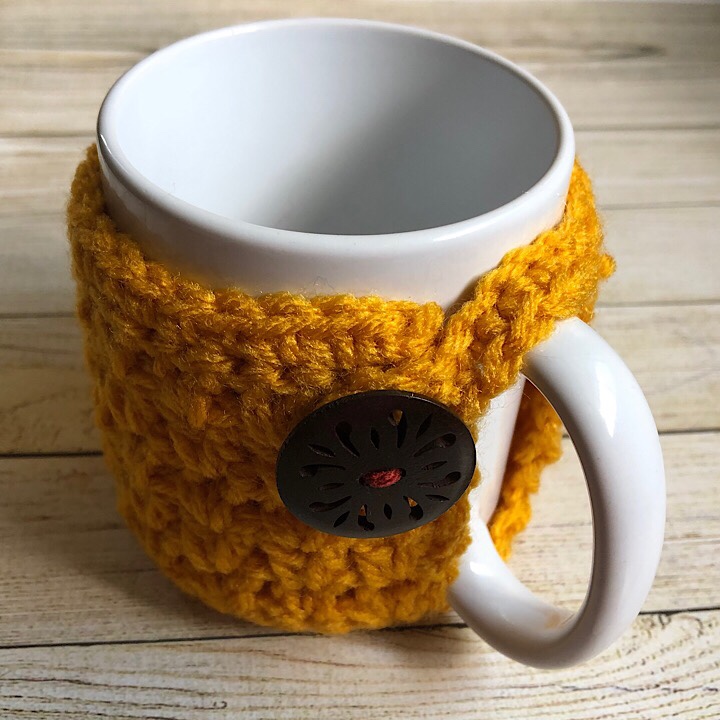 Miranda's Mug Cozy in Gold