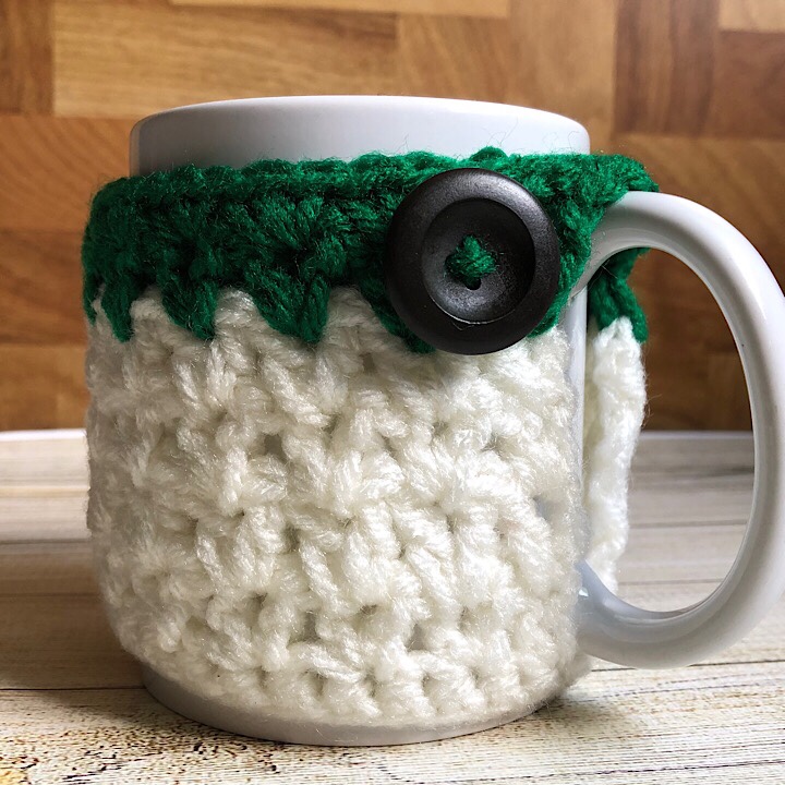 Miranda's Mug Cozy in White & Green