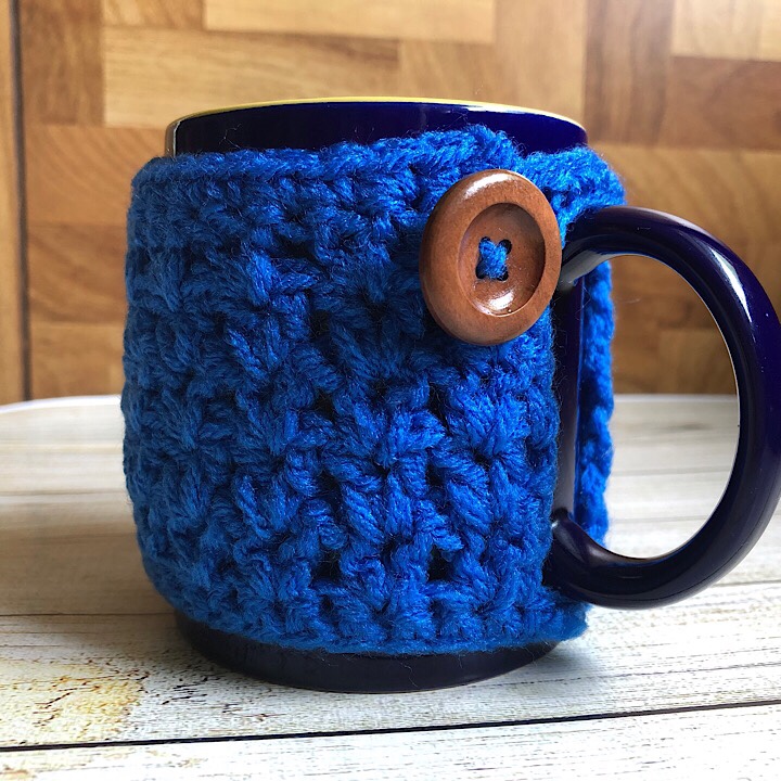 Miranda's Mug Cozy in blue