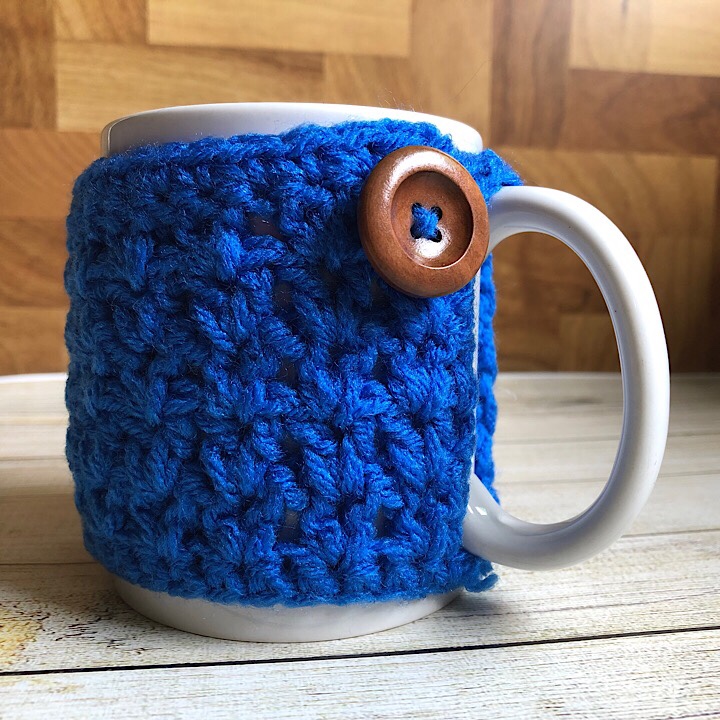 Miranda's Mug Cozy in blue