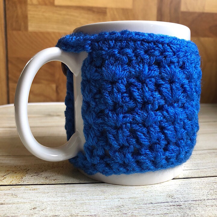 Miranda's Mug Cozy in blue