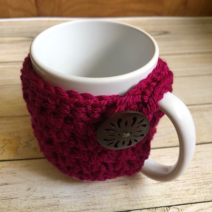 Miranda's Mug Cozy in Cranberry