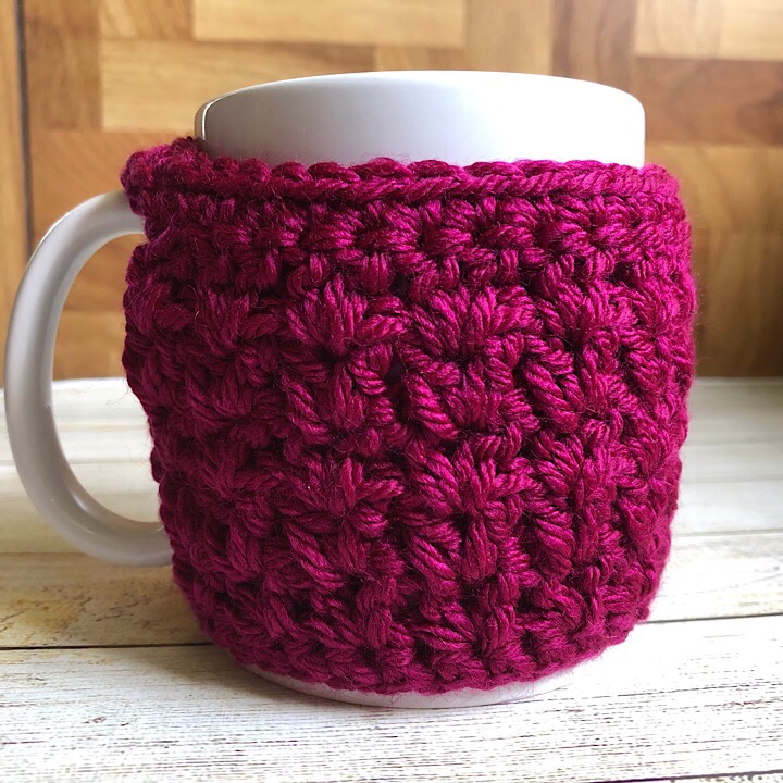Miranda's Mug Cozy in Cranberry