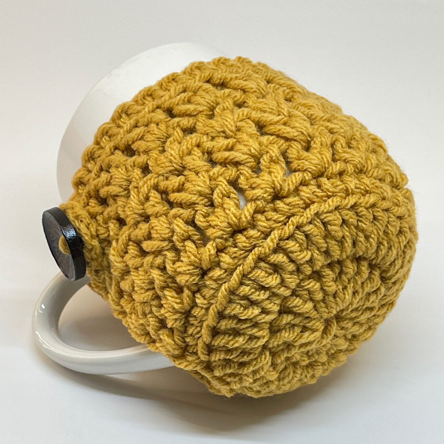 Crochet Mug Cozy with Bottom in Gold